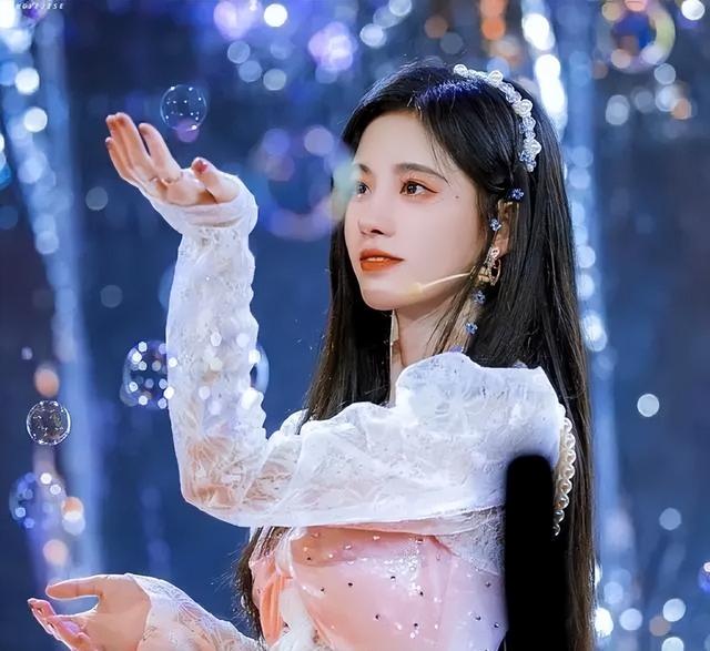 6位身材颜值不对等的女星：看脸风情万种，身材却干瘪成硬伤