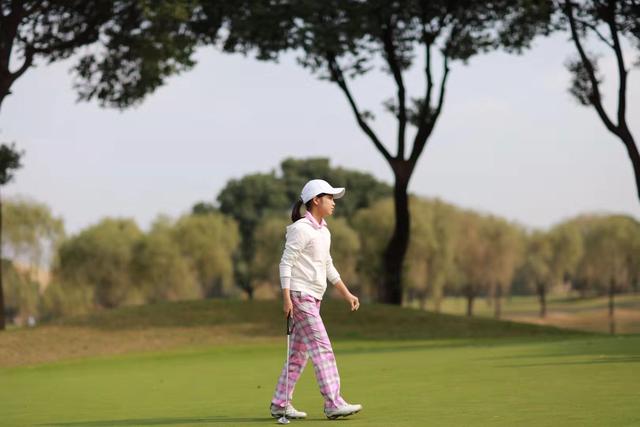 15岁浙江女孩楼子欣感悟：高尔夫有起有落，需要强大的内心