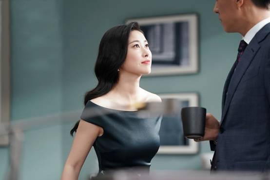 许晴的臀、殷桃的腰、余男的嘴,这几位中年女星性感起来简直要命