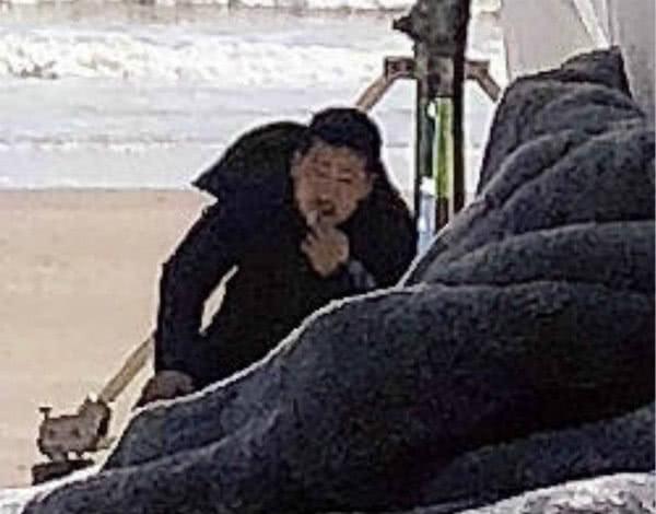 冯提莫透明白纱裙大秀诱人身材，粉丝放大照片发现没穿内衣！