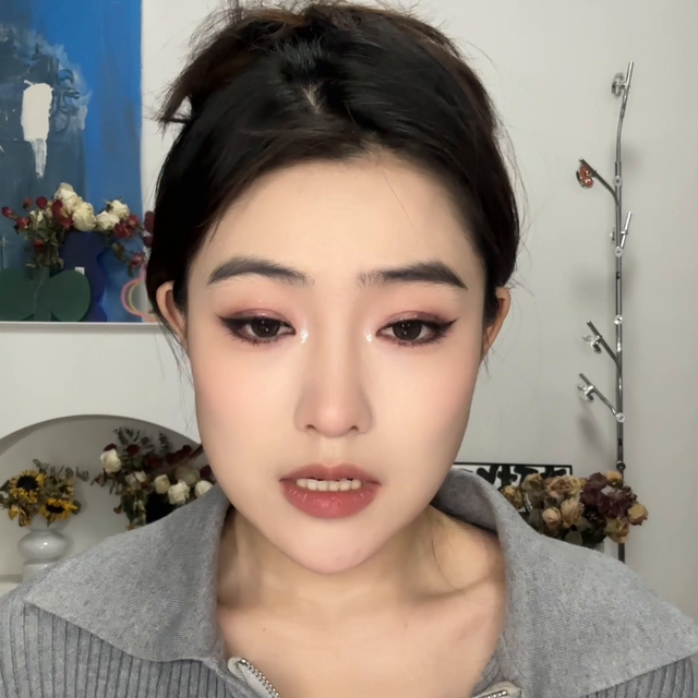 文案:大胸美女夏天的快乐怎么能少的了一件维密呢!#维多...