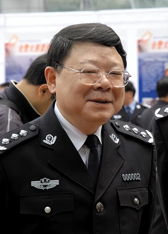 “打黑局长”文强:霸占警花,玩弄女星,被捕时家中发现2000万