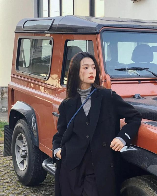 一件黑色大衣搭出4种风格，拒绝千篇一律，不信你学不会
