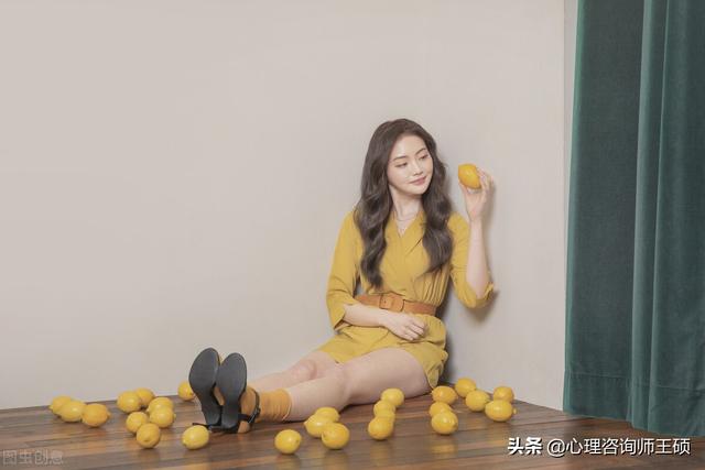 约会不要总是搂搂抱抱，这三种方式让女人感觉更好