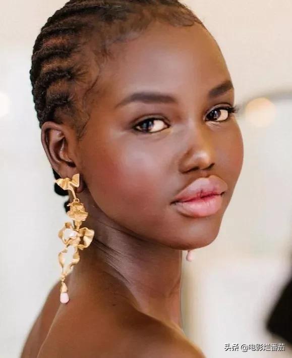 9名超模“黑美黑美”,有的面孔精致,有的是“十头身”美女