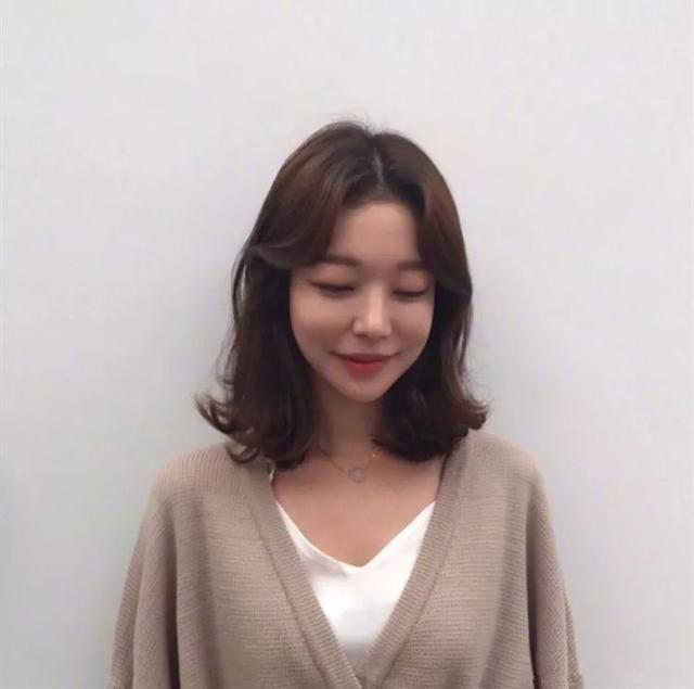 发型｜脸大的女生，适合什么样的刘海？