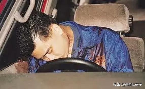 悲情“女人花”梅艳芳:“大姐大”的矛盾宿命