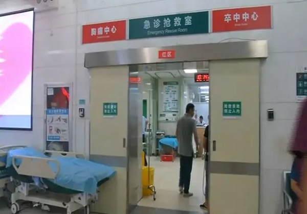 女子用根细管伸入肠道进行清洗，如此吓人的操作也敢做？最后去医院抢救了