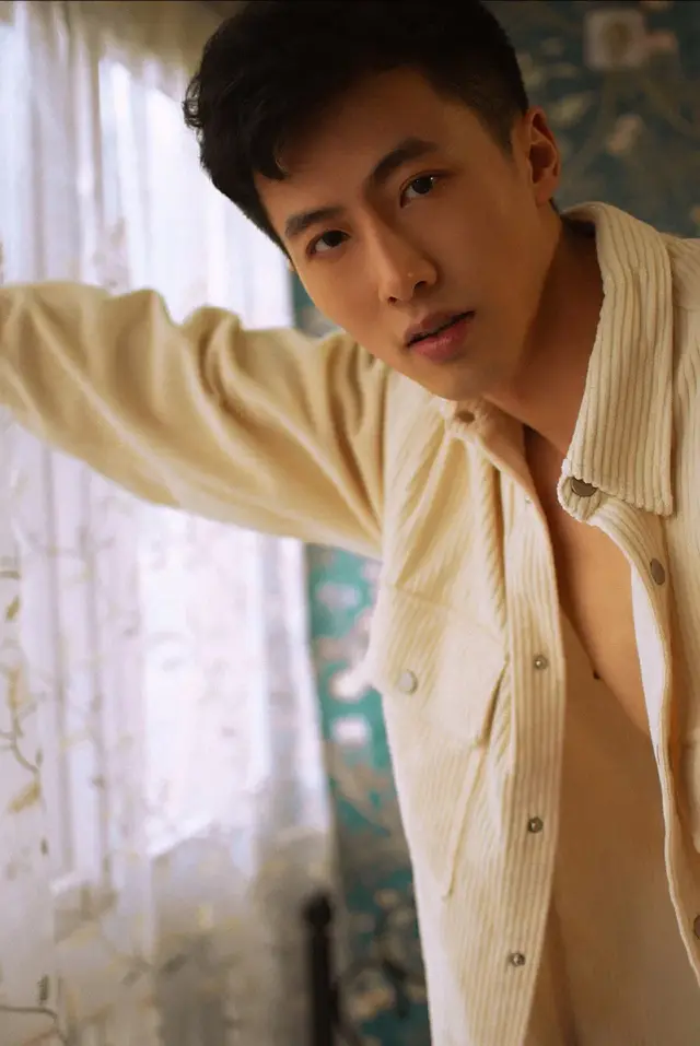 重庆小奶受写真照流出，冰肌玉骨的模样惹人爱