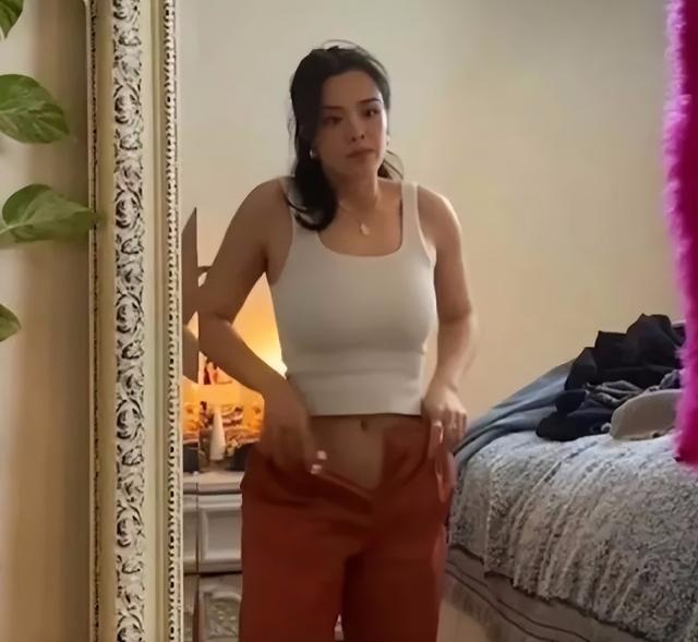 钟丽缇女儿放飞自我，公开换装露性感内衣，网友嘲讽：得老妈遗传