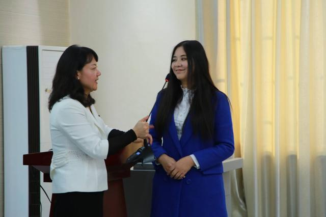 一位青春期女孩妈妈自述:当你不知道该如何教育孩子时,就先闭嘴