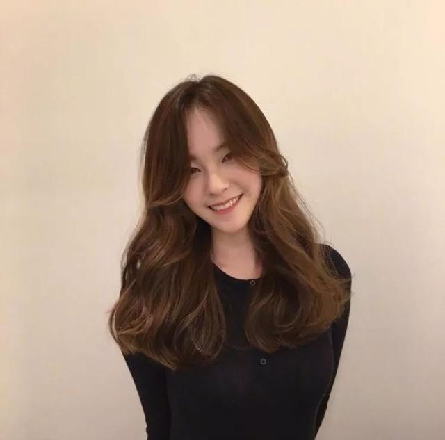 发型｜脸大的女生，适合什么样的刘海？