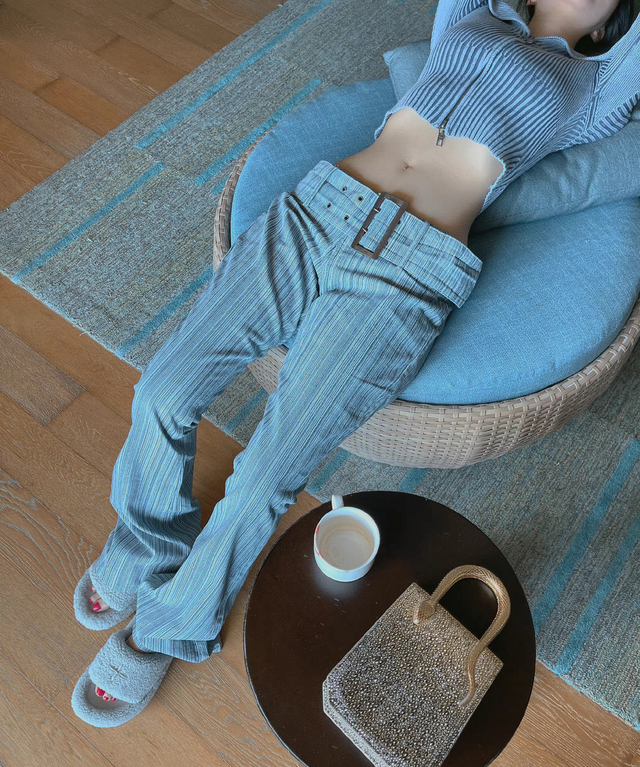 春天到!20位女明星秀好身材,水蛇腰蜜桃臀马甲线,状态集体回春