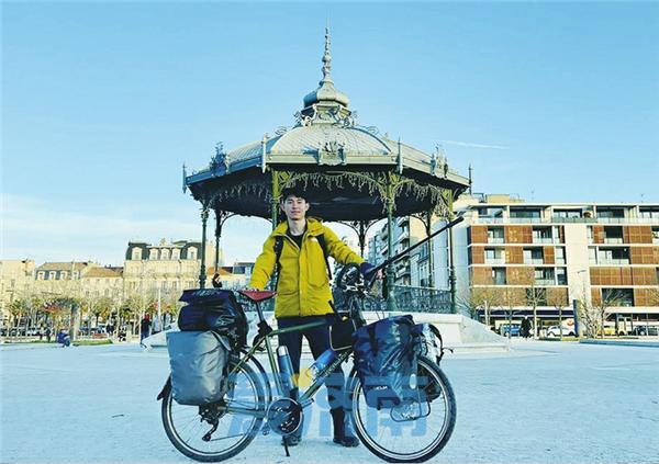 济南26岁小伙骑车“环游”世界:5年骑行6万公里,走过12个国家