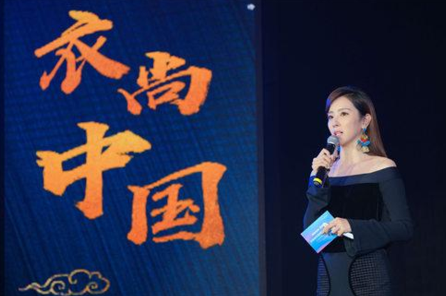 李思思：央视历届最年轻的女主持，事业巅峰嫁给初恋三年生二胎
