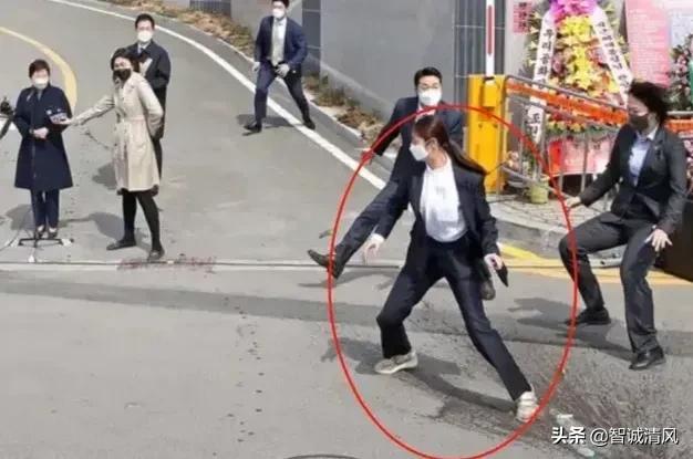 安倍晋三的贴身女保镖有多厉害,为什么她没能保住主人的性命?