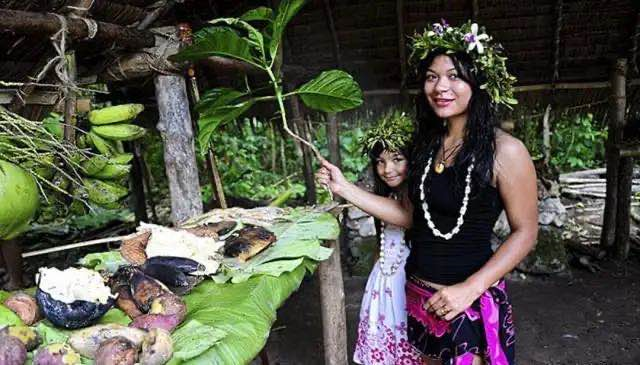 最开放的部落：女子外出不穿衣物