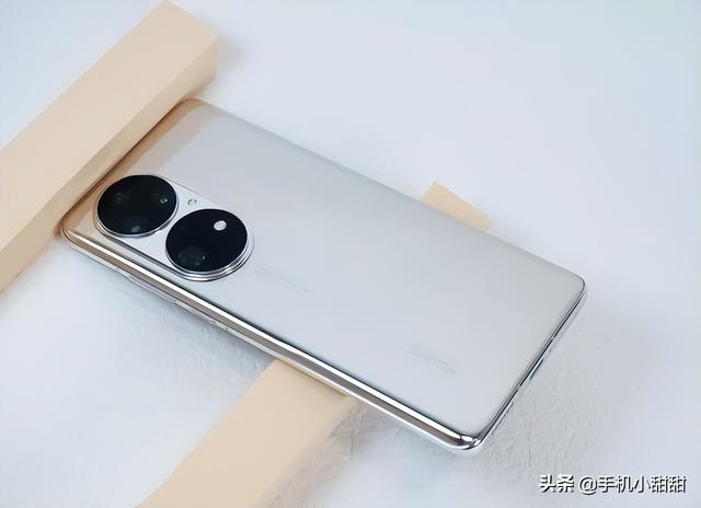 送女朋友什么手机好?这4款颜值高拍照好能玩游戏,她一定会喜欢