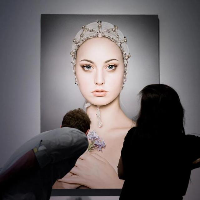 美女超“变态”写实技法，画少女人体很逼真！冷军看了都汗颜