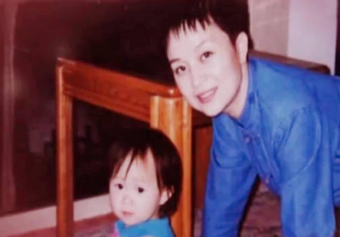 演员刘莉莉：二婚嫁富商，巅峰时回归家庭，如今女儿让她很闹心