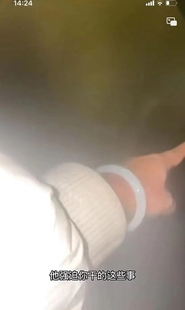 叶婷疑似精神失常：脱裤子，扇耳光，跪下哭喊！她究竟怎么了？