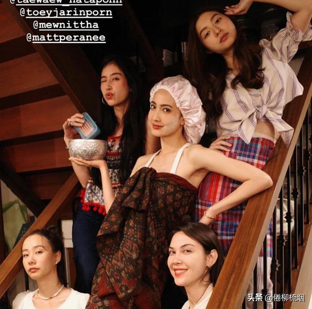 泰星道妹Taew因为腋窝太黑被嘲,好友Mint再次因为疑似红娘躺枪