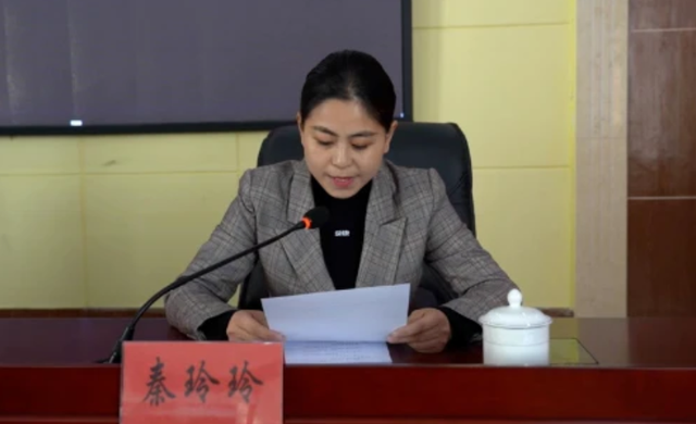 四川“美女县长”秦玲玲：仅高中学历，官位却一路高升，这是为何