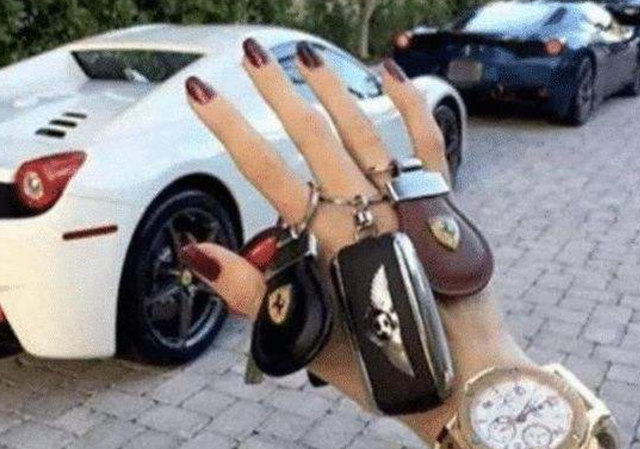 一女子诈骗数十亿,买千万游艇打60万美体针,被抓后:这辈子值了