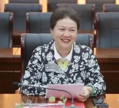 把贷款客户当成“提款机”的银行女董事长被双开