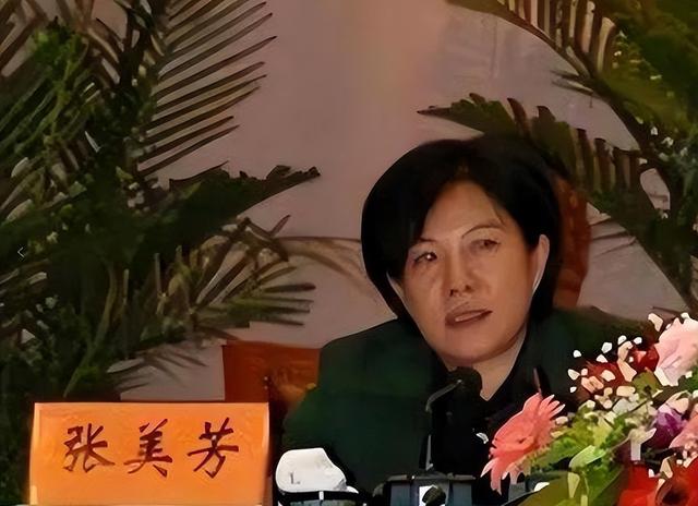 “好色女贪官”张美芳，利用职权贪污5000万，包养15名年轻小伙