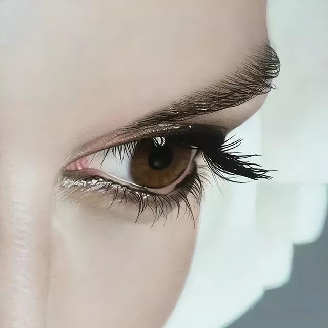 美女超“变态”写实技法，画少女人体很逼真！冷军看了都汗颜