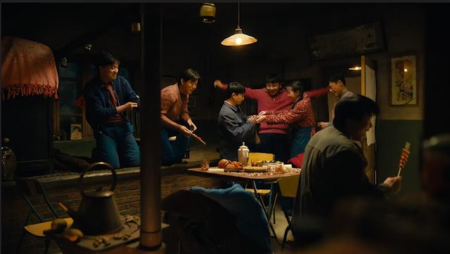 人世间7： 小寡妇郑娟有何魅力，周秉昆为何宁愿喜当爹也不娶春燕