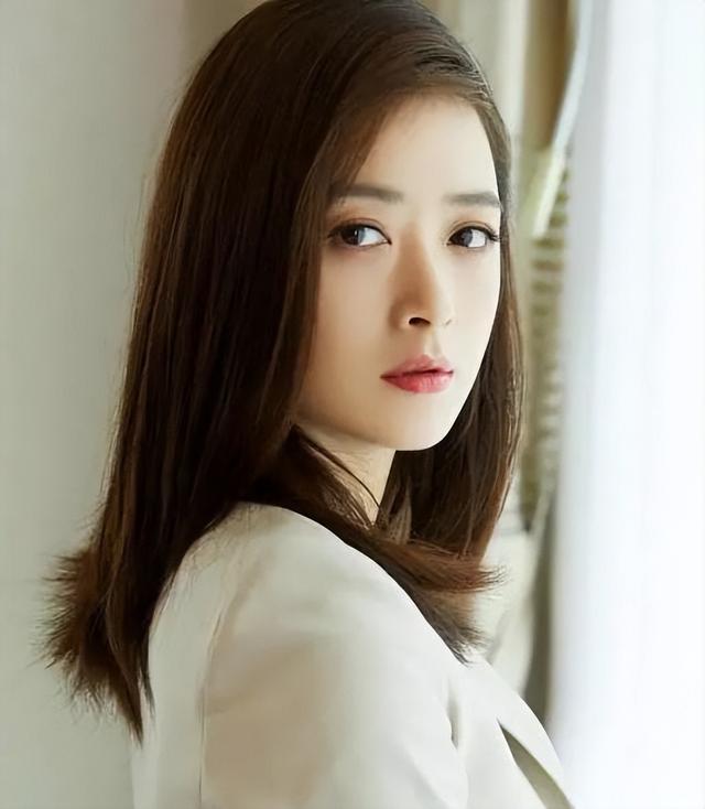 6位身材颜值不对等的女星：看脸风情万种，身材却干瘪成硬伤
