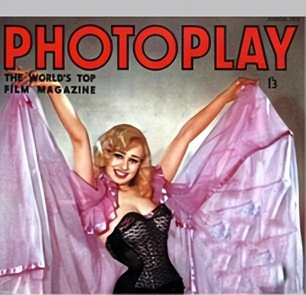 她是红极一时的“英国梦露”，因金发大胸被狂热追捧，却悲惨死去