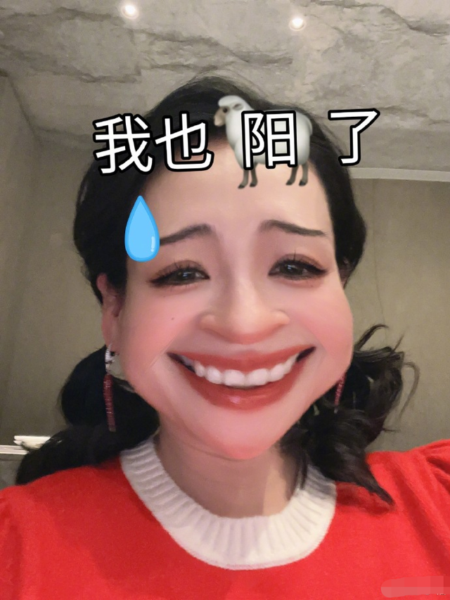 43岁章子怡宣布确诊新冠，嘟嘴卖萌精致似少女，症状温和状态不错