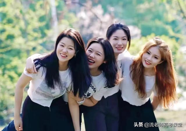 湖南科技大学一宿舍4名女生，貌美如花，才华出众，全考上研究生