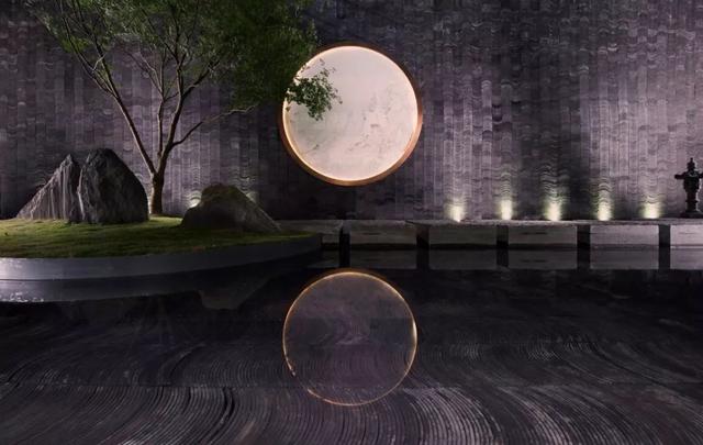 一个男人活在世上要过两大关,一个是金钱关,一个是女人关