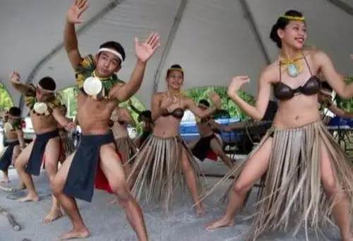 最开放的部落：女子外出不穿衣物