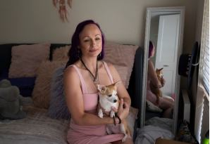 澳洲妇女讲述自己逃离邪教控制经历