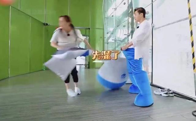 袭胸、摸腿、被偷窥，国产剧里的“糖”，让多少女演员受“工伤”