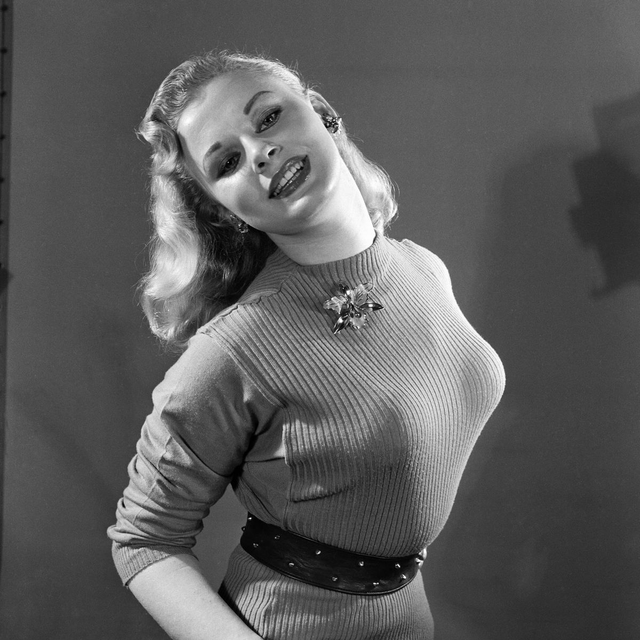 她是红极一时的“英国梦露”，因金发大胸被狂热追捧，却悲惨死去