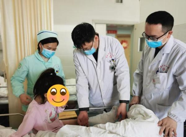 奇迹生还！娄底5岁女孩从7楼意外坠落后，还安慰惊慌的母亲“妈妈，别哭”
