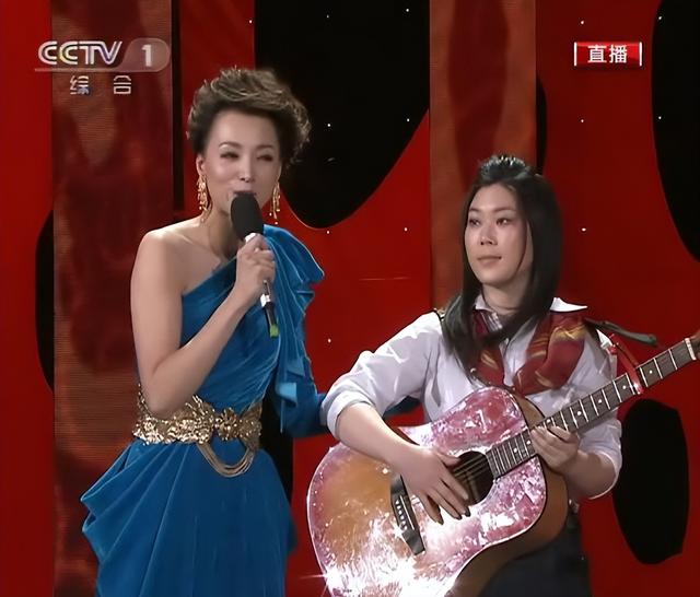 西单女孩近况罕曝光!曾上春晚如今直播仅几十人,模样大变认不出