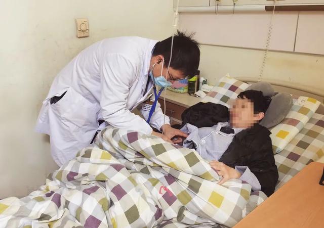 杭州女高中生长期便秘，一查子宫都被挤偏！治疗后，她一夜轻了8斤…