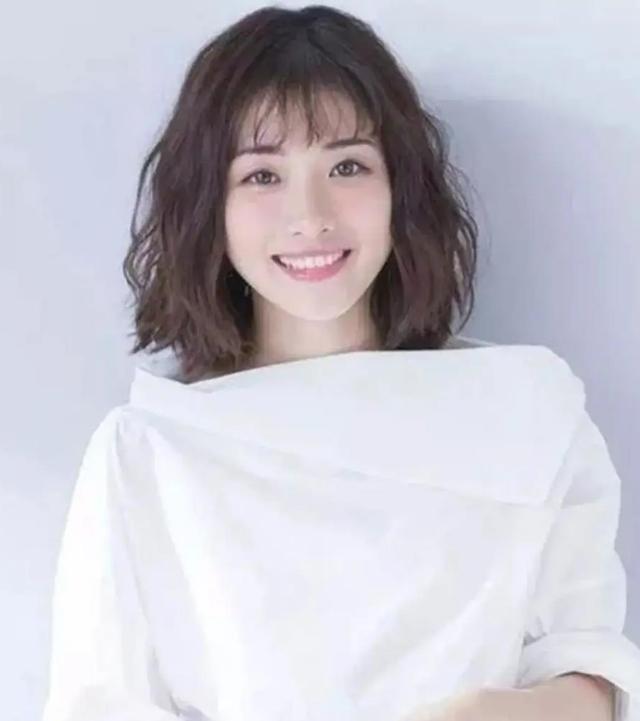 9款女生大脸圆脸适合的发型，时尚又减龄，特别显脸小