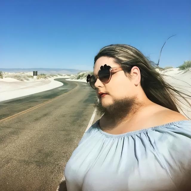 13岁就长胡子的女子每天刮两次胡子，现在却开始喜欢蓄胡子了