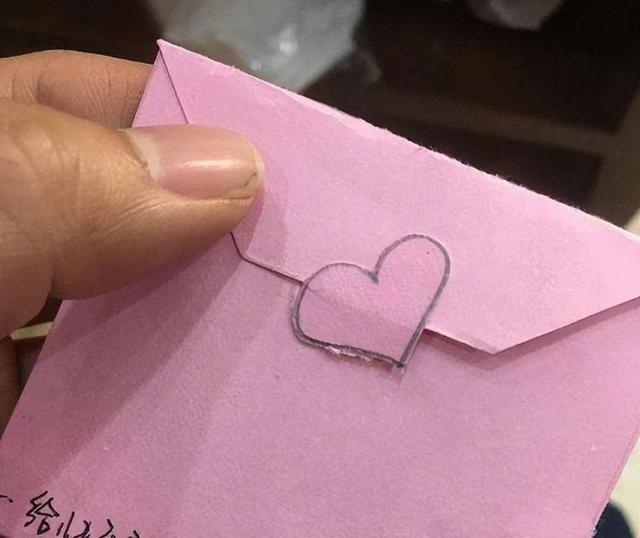 19年北大美女服药自杀，大尺度聊天记录流出，学长男友：她不干净