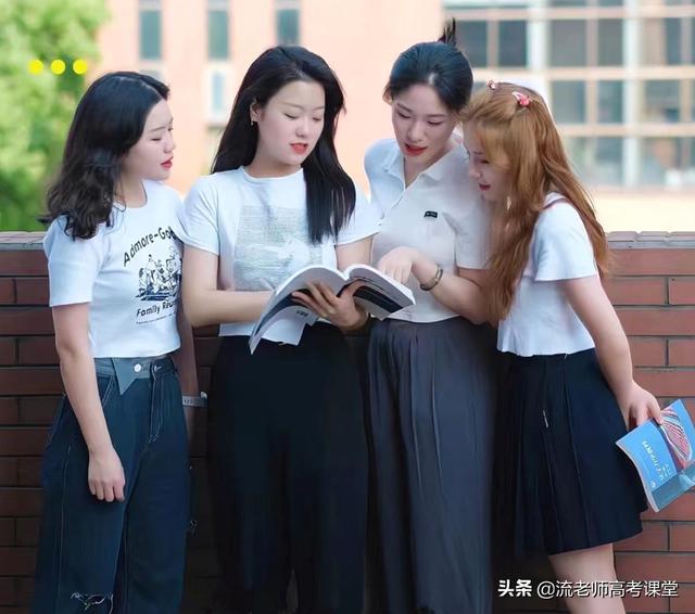 湖南科技大学一宿舍4名女生，貌美如花，才华出众，全考上研究生
