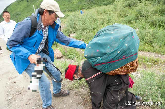 海拔3200米负重50斤，高原上的甘肃女人，太能干了