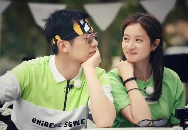 朱亚文沈佳妮街头热吻，结婚10年仍如胶似漆，除了他们还有这2对